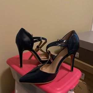 Navy Blue patent leather pumps. Size 8. Brand New!